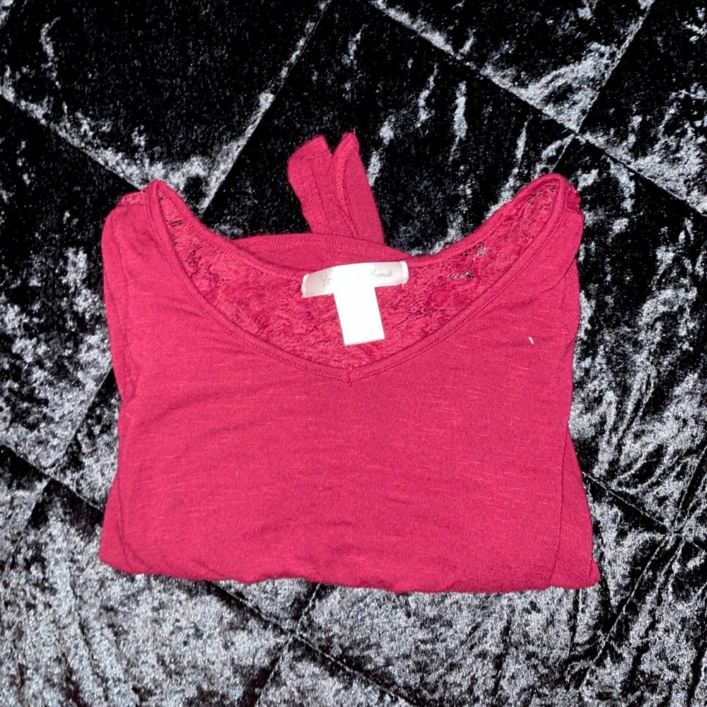 Lace back tie up maroon short sleeve!